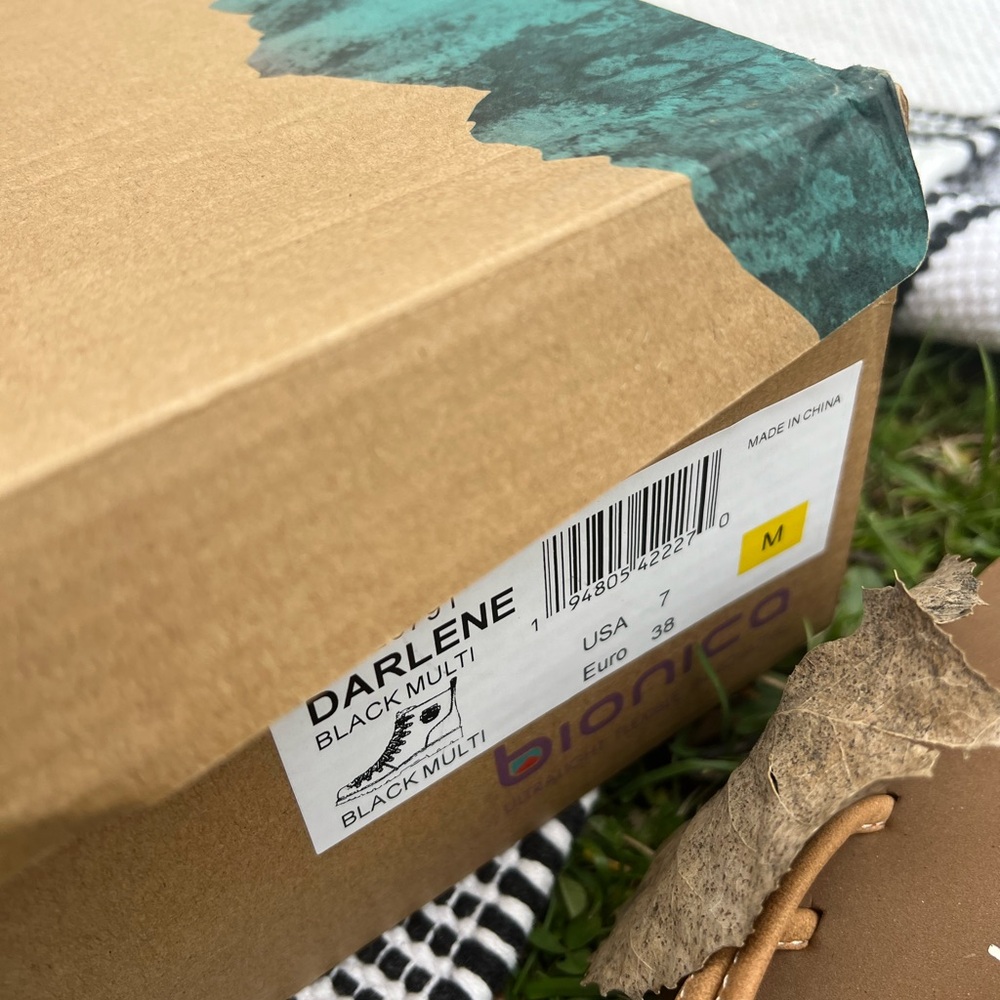 Bionica Darlene Boots NWT - Picture 4 of 4